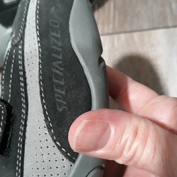 Specialized grey suede and mesh biking shoes. Size 9 - Picture 5 of 11